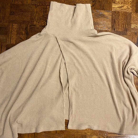Glamorous Sweater Open Back - Picture 2 of 3